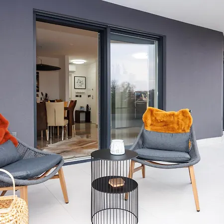 Noble Nest Apartment *
