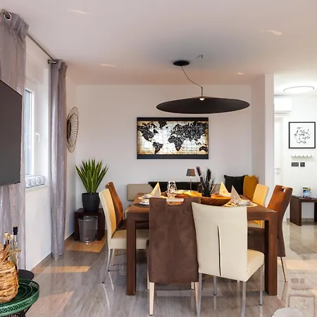 Noble Nest Apartment *