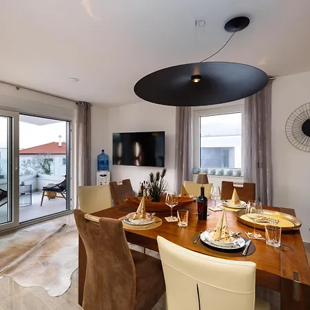Noble Nest Apartment *