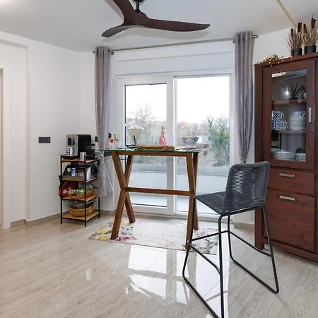 Noble Nest Apartment *