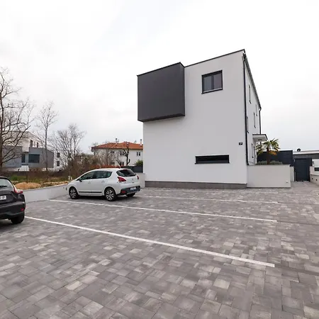 Noble Nest * Njivice